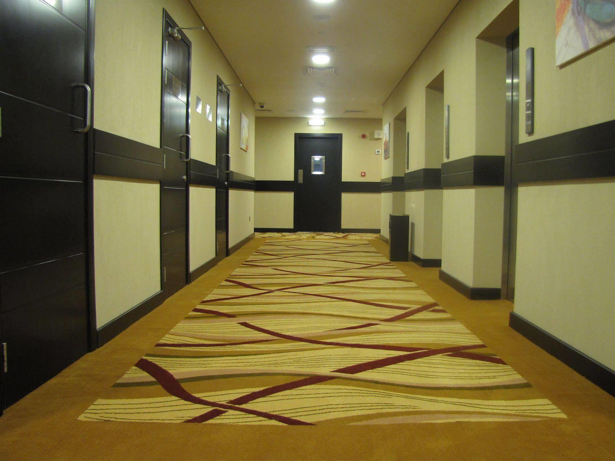 Paragon Hotel Abu Dhabi Esterno foto