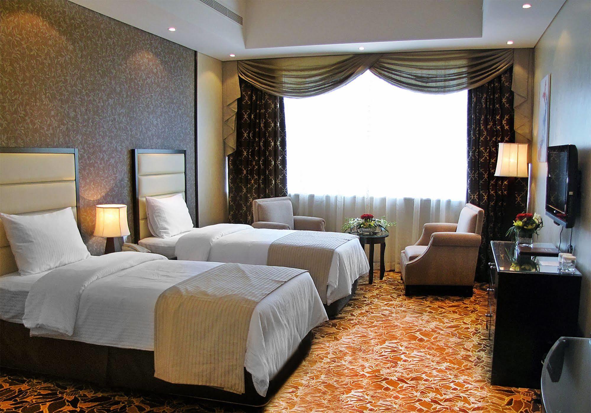 Paragon Hotel Abu Dhabi Esterno foto